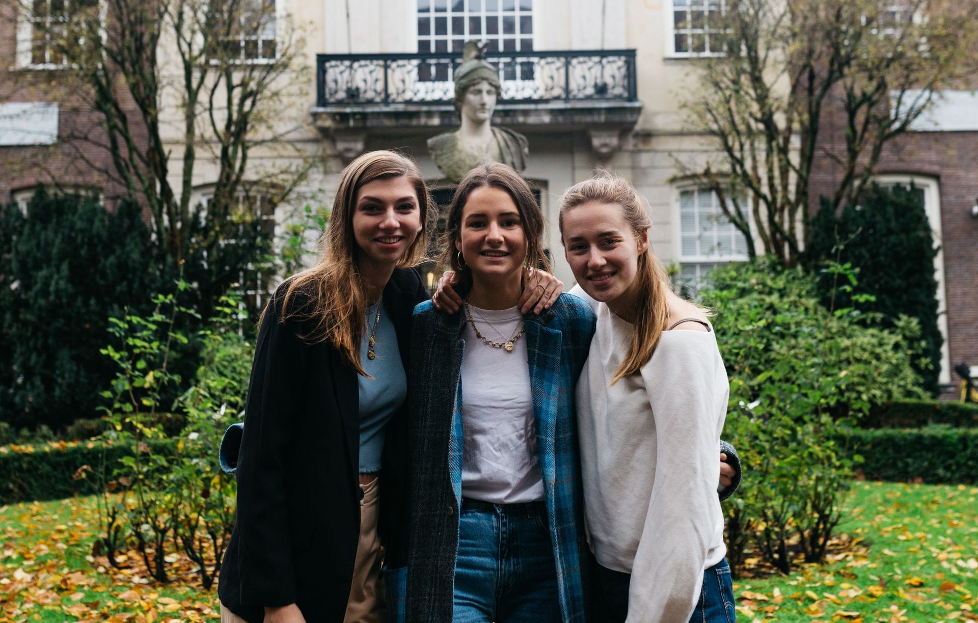 De oprichters van WIJs Bijles: Louisa Crijnen, Jet Verbeek en Dana op het Veld